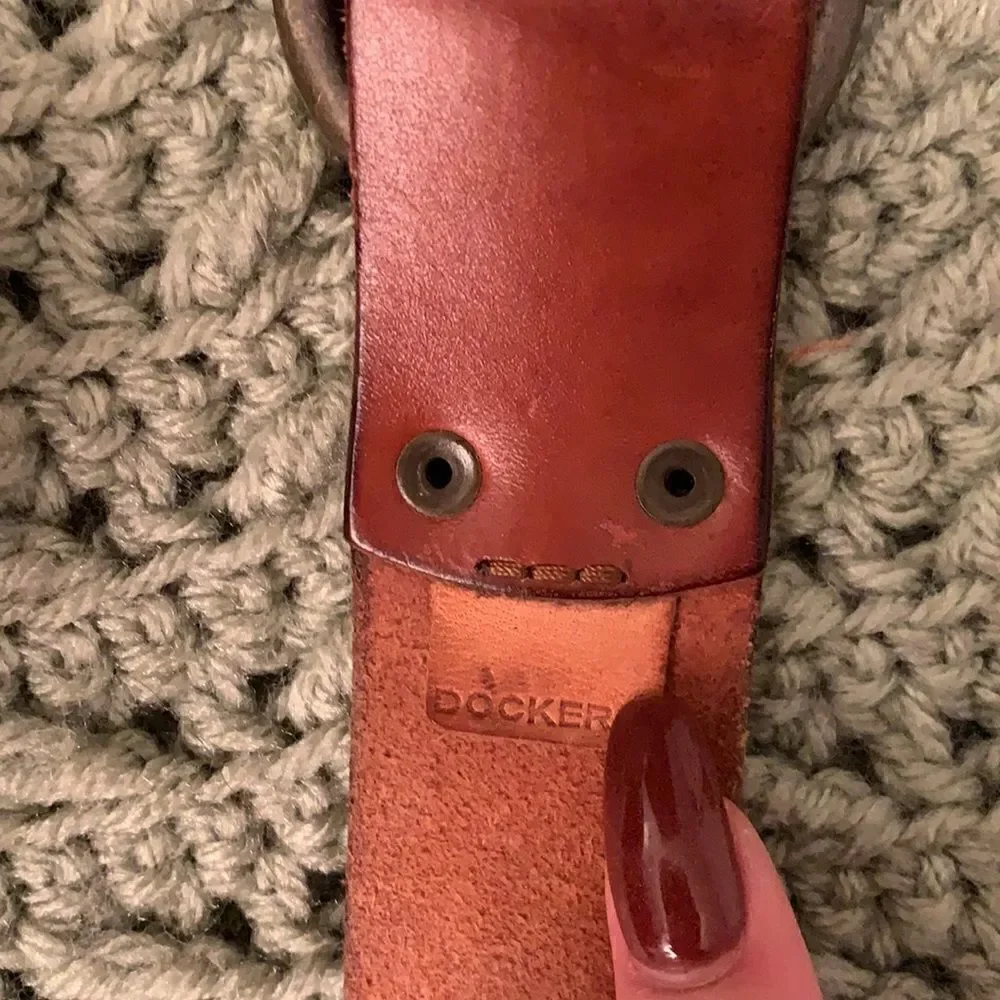 Docker’s Classic Leather Belt